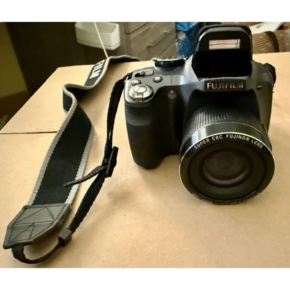FUJIFILM FinePix SL300 14MP 30x Zoom Camera Tested Battery Charger SD Card